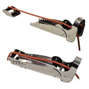 Rolka kotwiczna nierdzewna uchylna rku355 z rolka prowadzaca zestaw na bialym tle