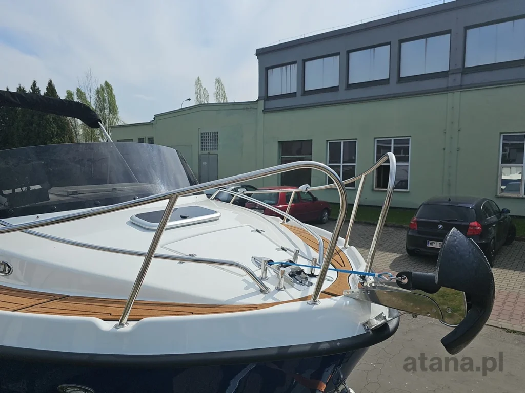 elektryczne winda kotwiczna zamkniety schowek kotwica river 30