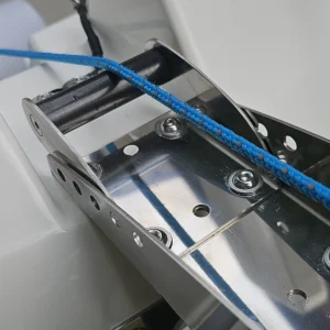 rolka prowadzaca do kotwicy RP110 detal zblizenie prowadzenie liny do bakisty