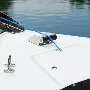 rolka prowadzaca lina lancuch RP110 do kotwicy zamontowana z wyciagarka na lodzi w schowku