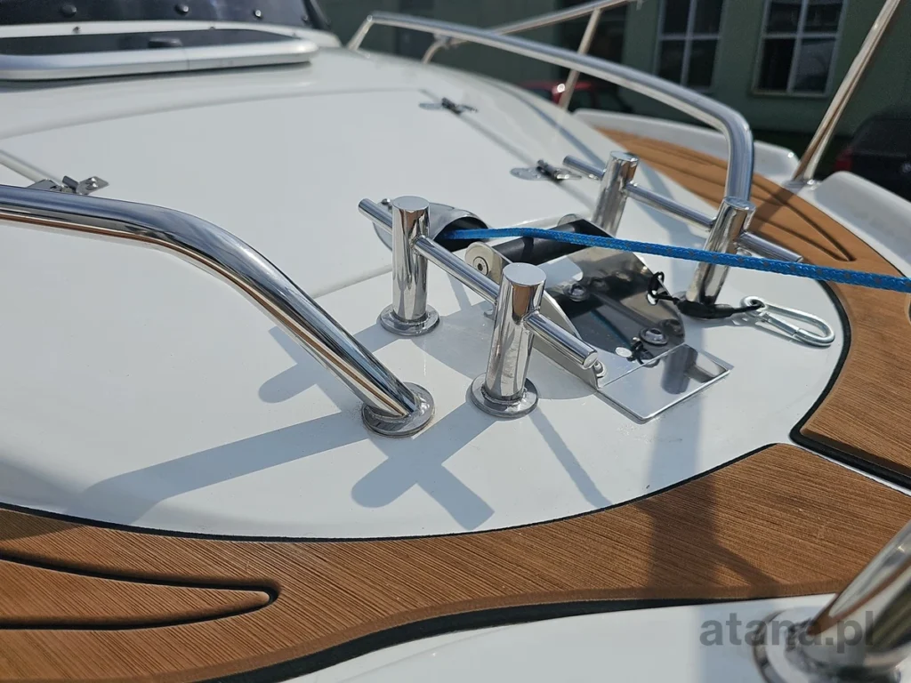 wyprowadzenie liny kotwicznej detal